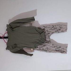 Jessica Simpson baby outfit
